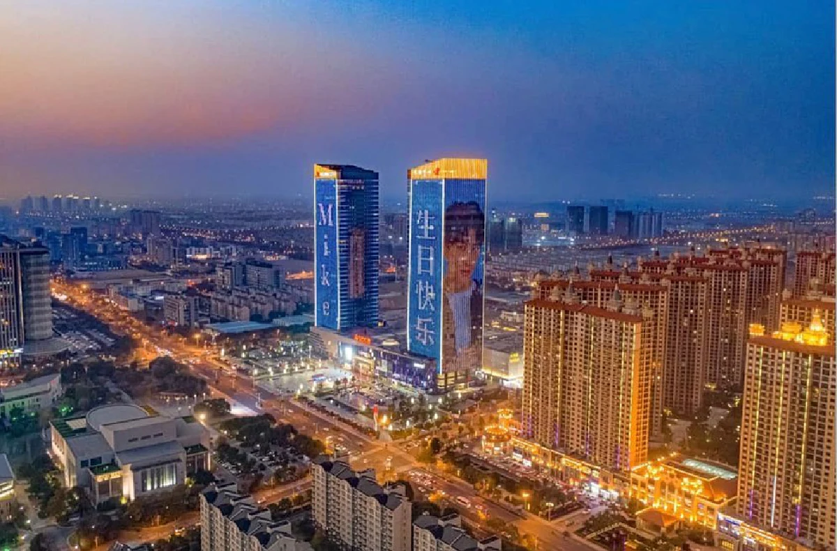 ไมค์ พิรัชต์ ปลื้มมาก! แฟนคลับจัดใหญ่ ทำป้าย HBD ขึ้นตึกและสะพานให้ทั่วเมือง