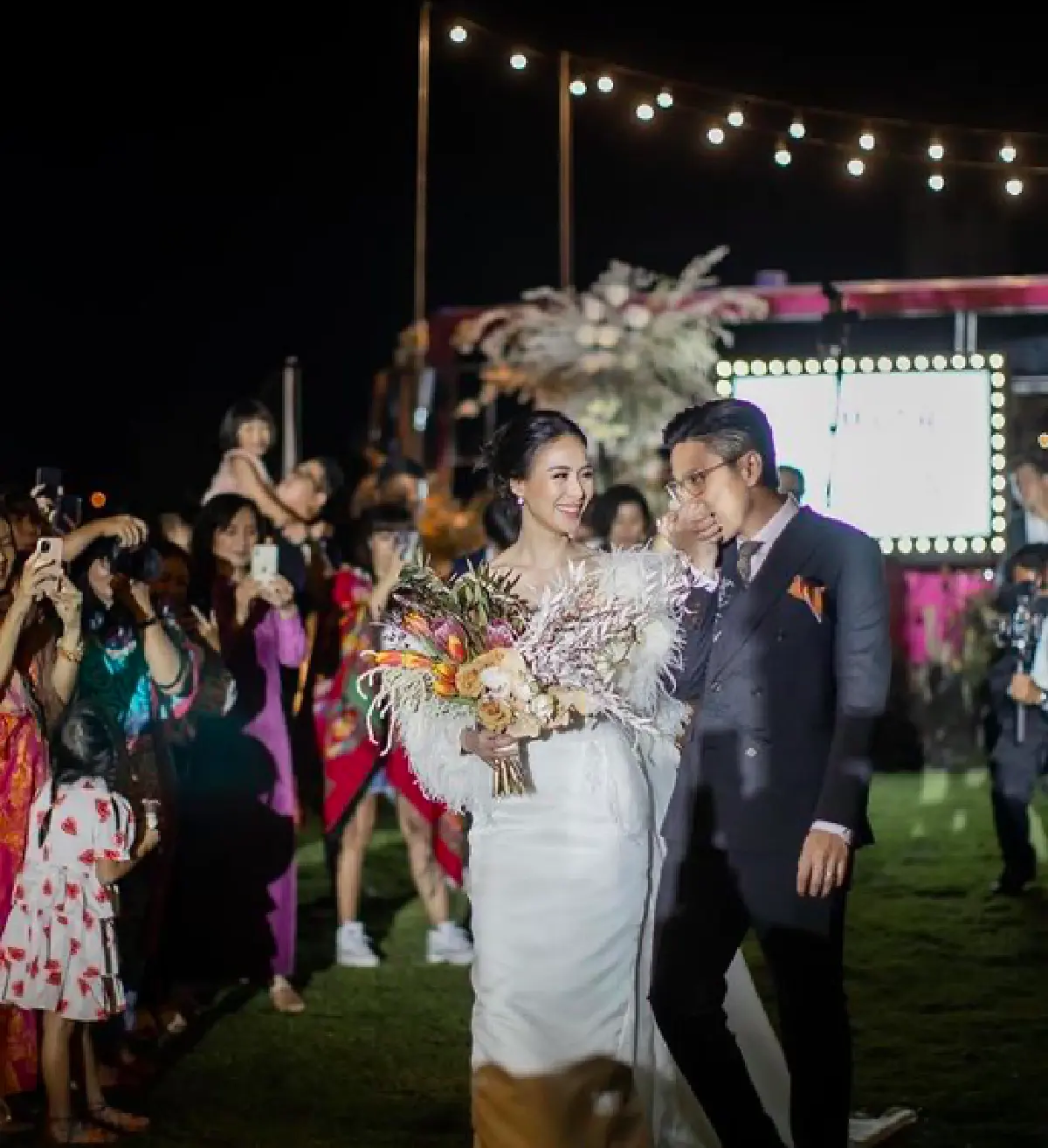 “รถเมล์-บอล” ฉลองงานแต่งที่เขาใหญ่ แถมธีมงานก็เก๋สุดๆ  