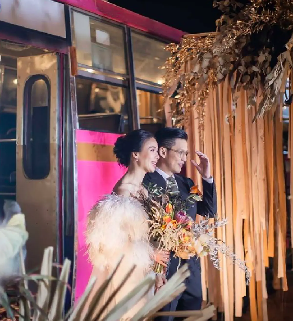 “รถเมล์-บอล” ฉลองงานแต่งที่เขาใหญ่ แถมธีมงานก็เก๋สุดๆ  