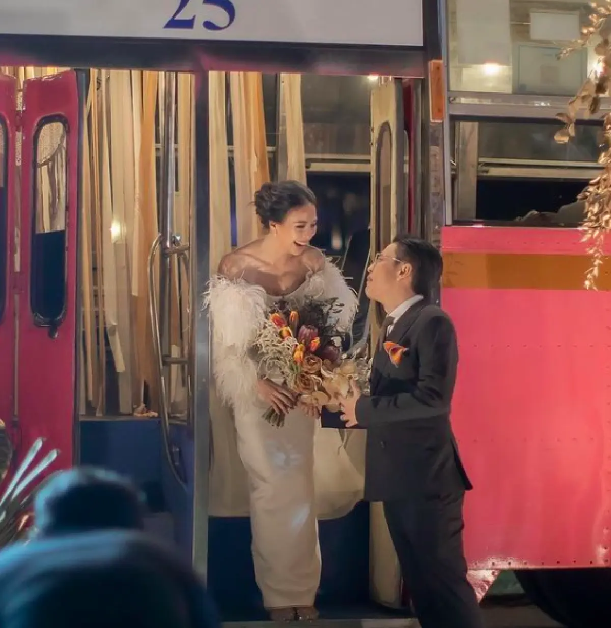 “รถเมล์-บอล” ฉลองงานแต่งที่เขาใหญ่ แถมธีมงานก็เก๋สุดๆ  