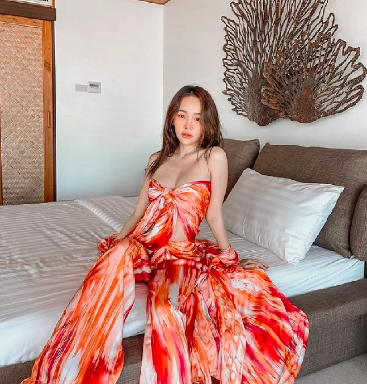 ปลาทองหนีไป!! “ปุ้มปุ้ย พรรณทิพา” กับภาพถ่ายสุดแซ่บนอนแช่น้ำในตู้ปลา