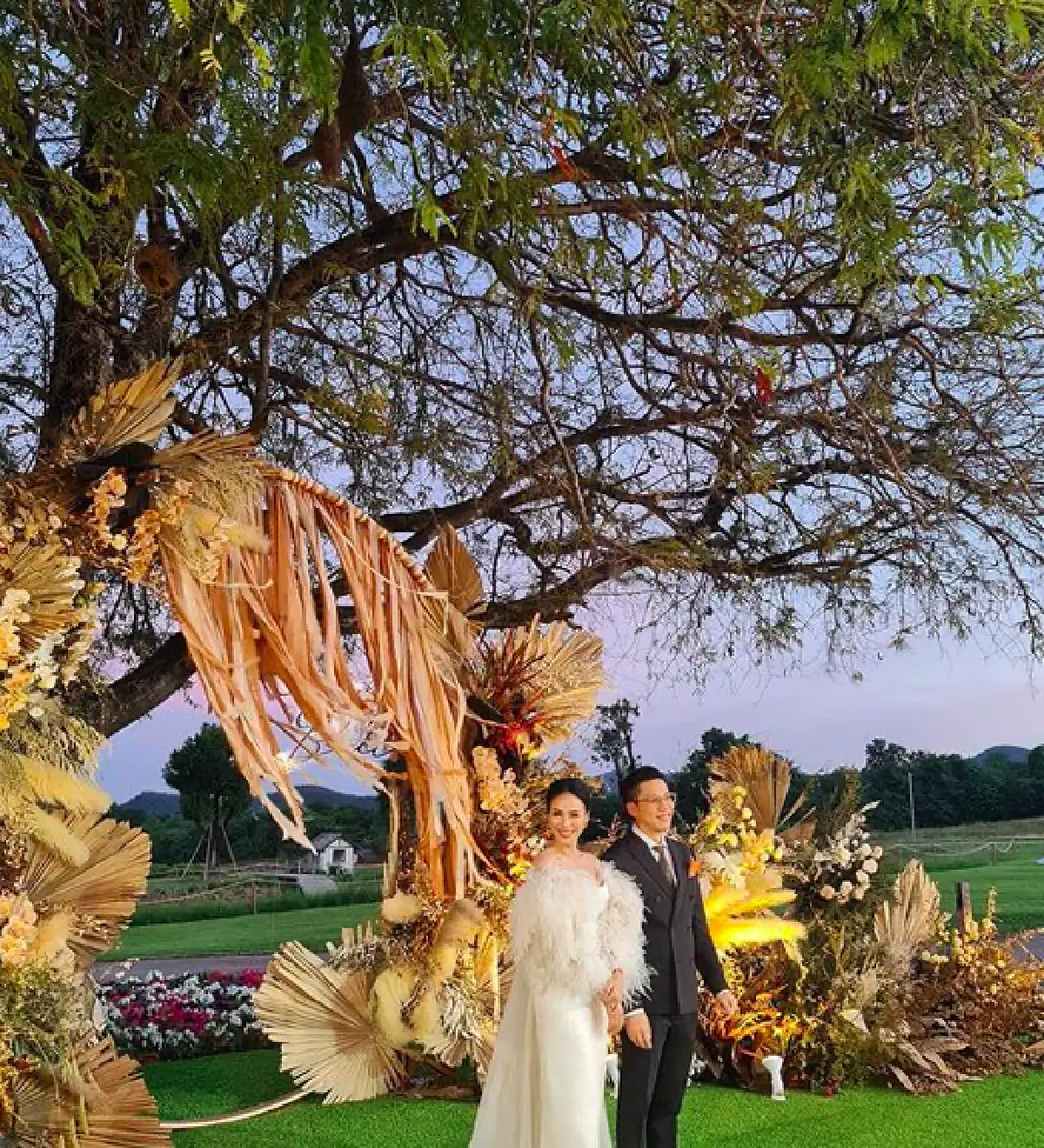 “รถเมล์-บอล” ฉลองงานแต่งที่เขาใหญ่ แถมธีมงานก็เก๋สุดๆ  