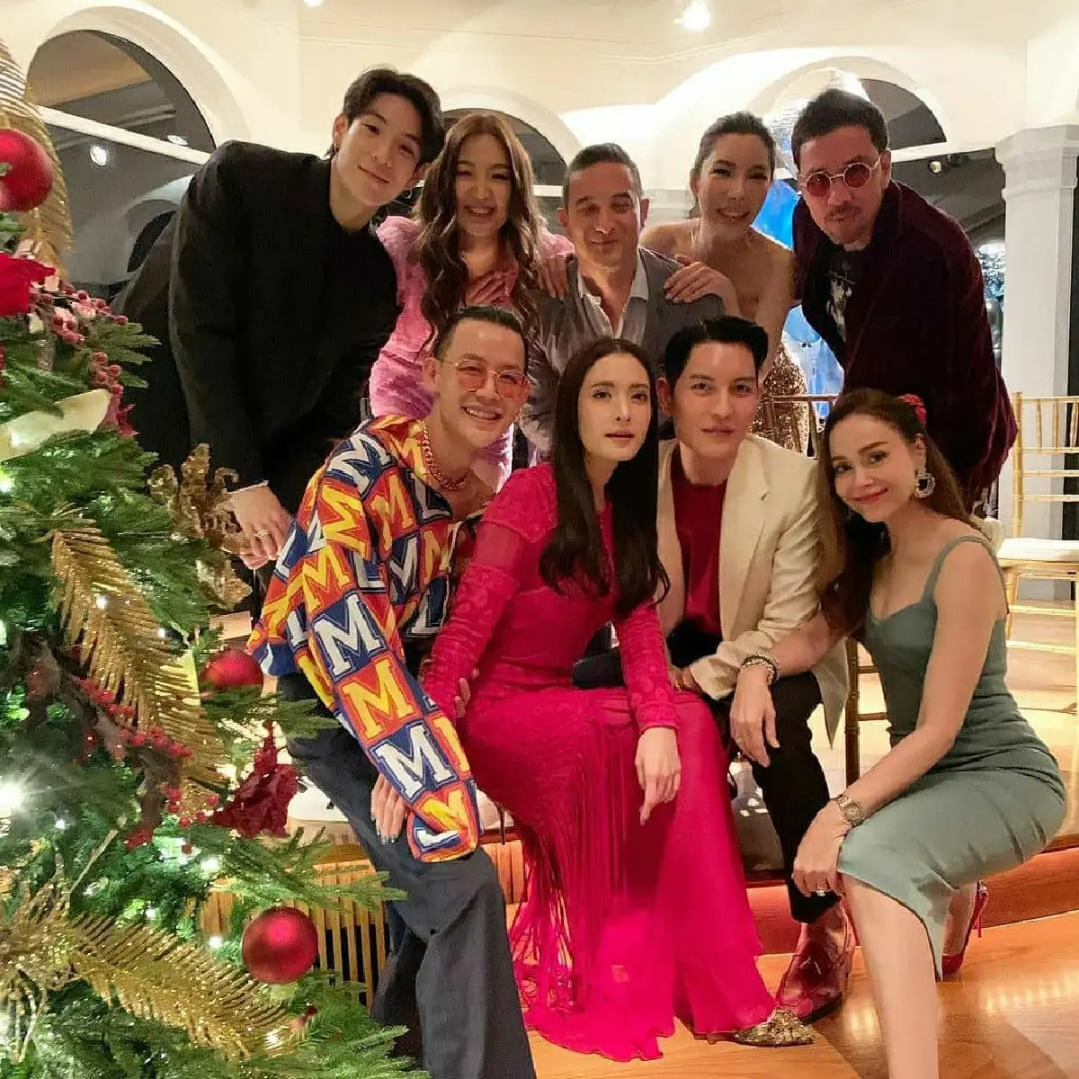 "ศรีริต้า-กรณ์" เปิดบ้านฉลองคริสต์มาสอย่างหรูหรา คนดังมาร่วมงานเพียบ