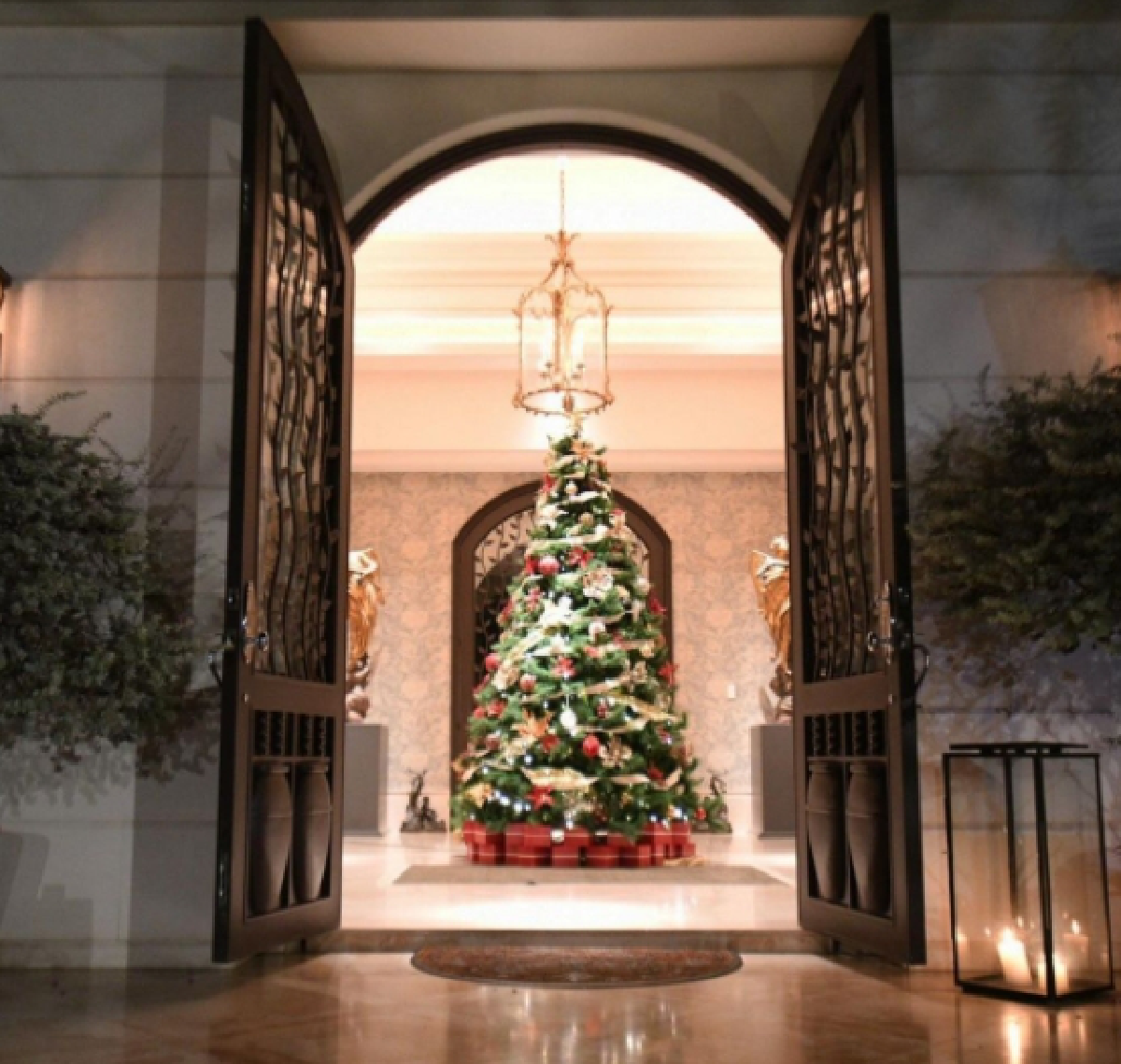 "ศรีริต้า-กรณ์" เปิดบ้านฉลองคริสต์มาสอย่างหรูหรา คนดังมาร่วมงานเพียบ