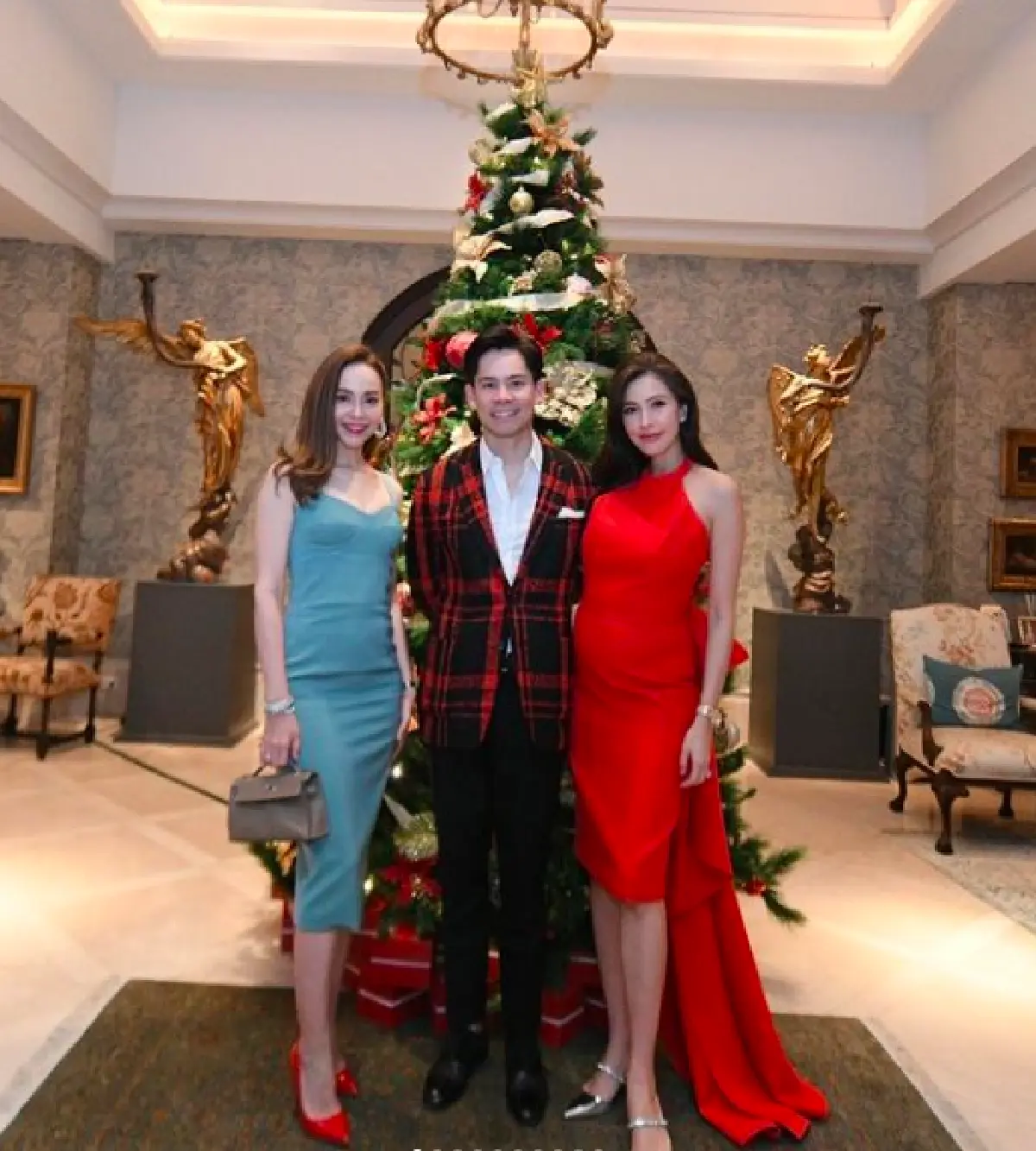 "ศรีริต้า-กรณ์" เปิดบ้านฉลองคริสต์มาสอย่างหรูหรา คนดังมาร่วมงานเพียบ