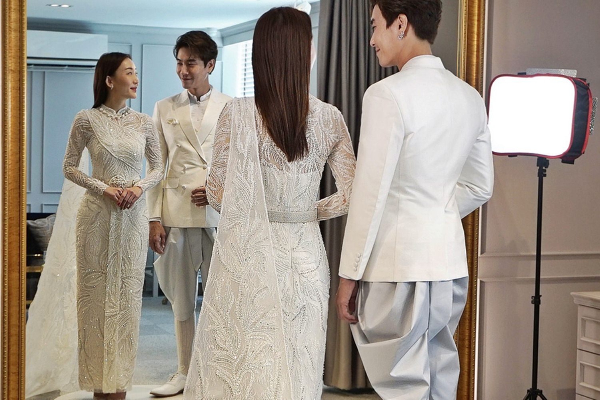 ชุดบ่าวสาวสุดพรีเมียมส่งท้ายปี ชุดบ่าวสาวสุดพรีเมียมส่งท้ายปี