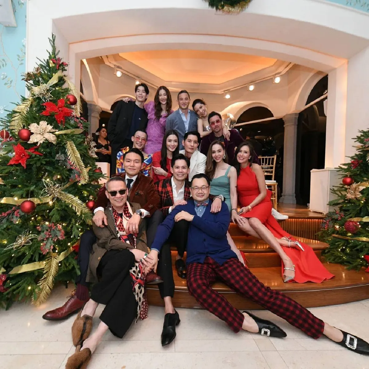 "ศรีริต้า-กรณ์" เปิดบ้านฉลองคริสต์มาสอย่างหรูหรา คนดังมาร่วมงานเพียบ