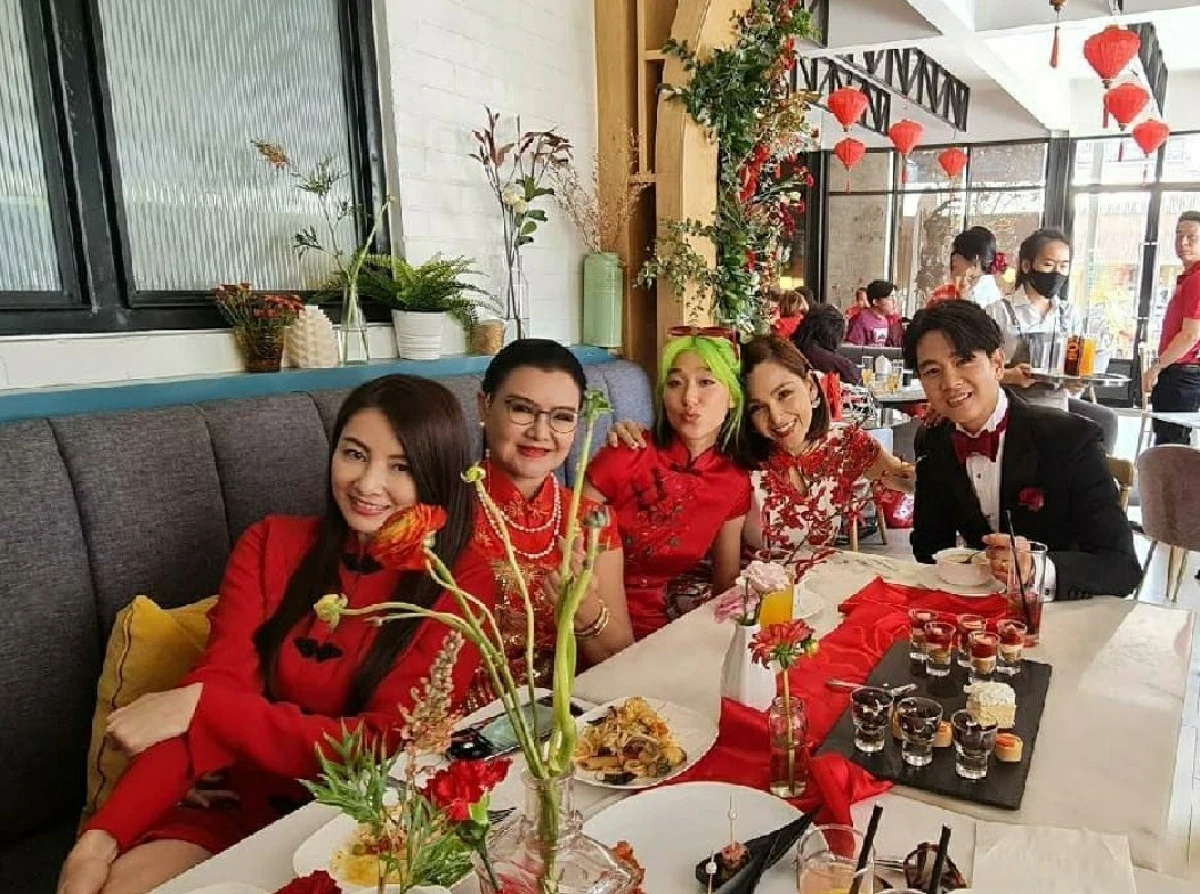 โมเมนต์อบอุ่น! “โทนี่-แก้ว” ฉลองแต่งงานแบบจีนเฉพาะคนในครอบครัว