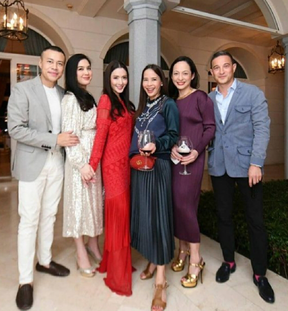 "ศรีริต้า-กรณ์" เปิดบ้านฉลองคริสต์มาสอย่างหรูหรา คนดังมาร่วมงานเพียบ