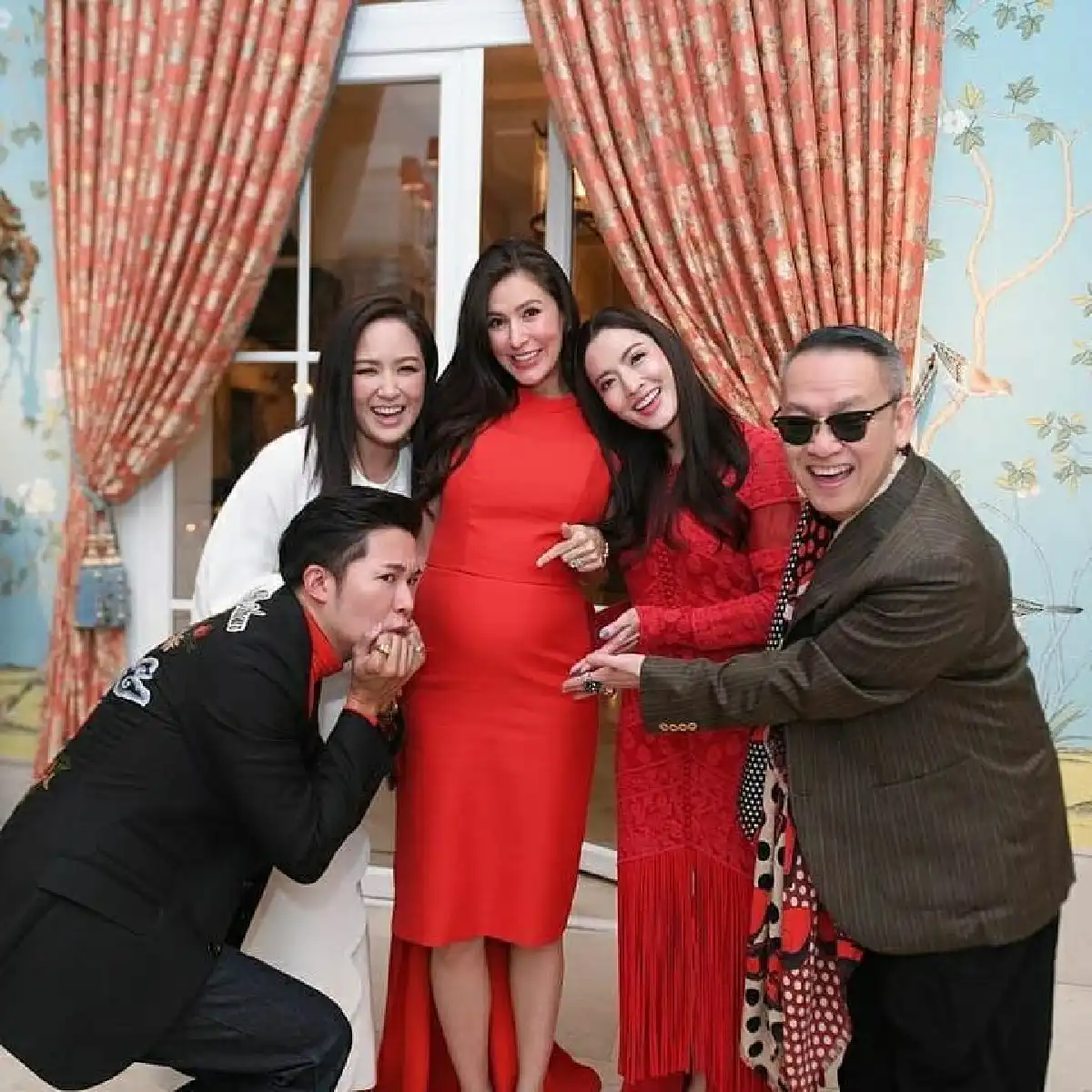 "ศรีริต้า-กรณ์" เปิดบ้านฉลองคริสต์มาสอย่างหรูหรา คนดังมาร่วมงานเพียบ