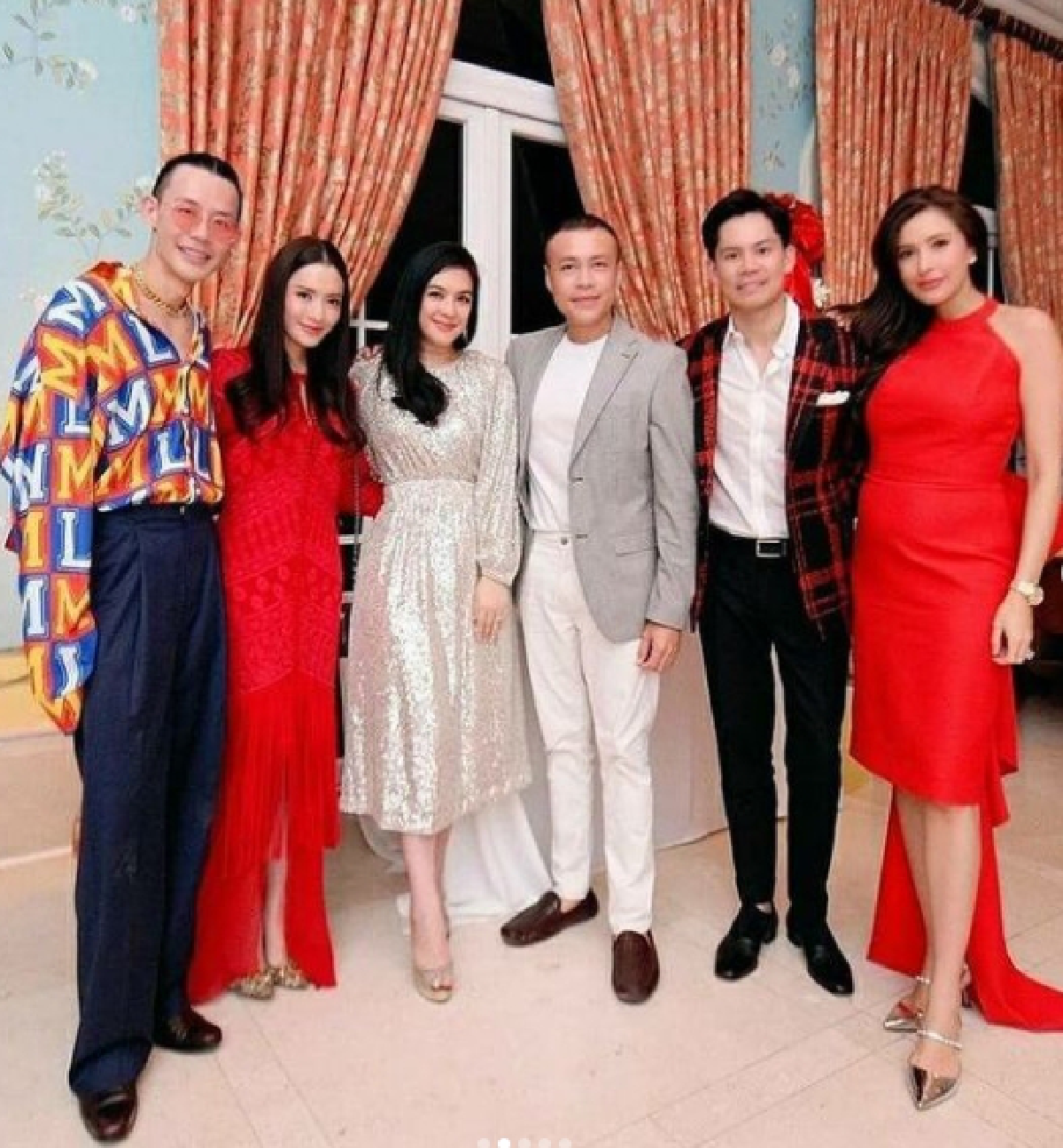 "ศรีริต้า-กรณ์" เปิดบ้านฉลองคริสต์มาสอย่างหรูหรา คนดังมาร่วมงานเพียบ