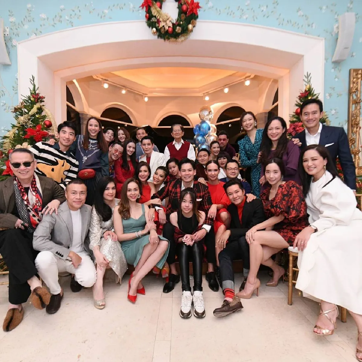 "ศรีริต้า-กรณ์" เปิดบ้านฉลองคริสต์มาสอย่างหรูหรา คนดังมาร่วมงานเพียบ