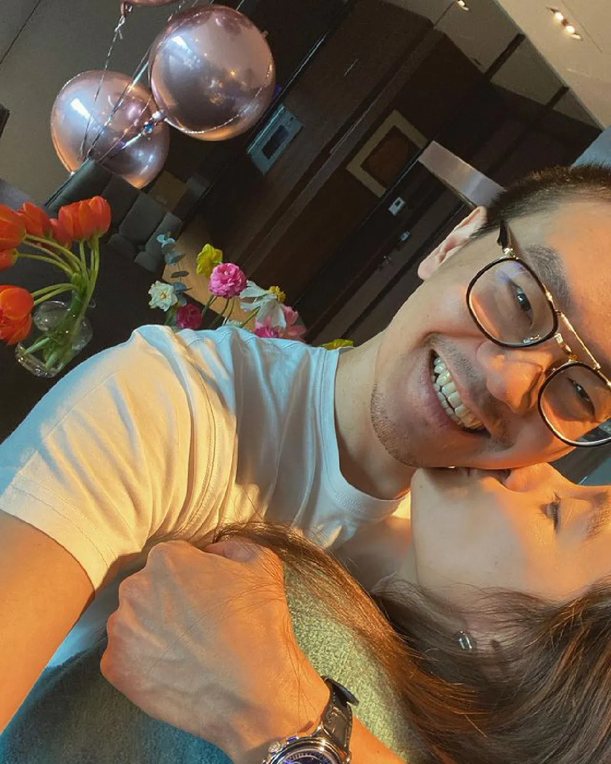 หวานฉ่ำ! มิว นิษฐา ลงภาพคู่บอกรัก ไฮโซเซนต์ ครบรอบแต่งงาน 1 ปี