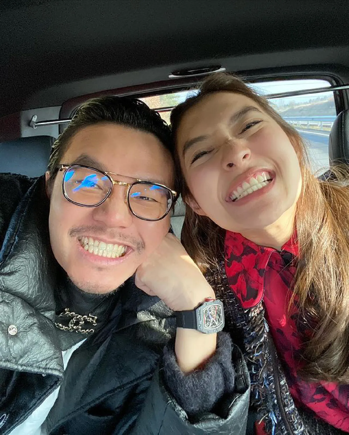 หวานฉ่ำ! มิว นิษฐา ลงภาพคู่บอกรัก ไฮโซเซนต์ ครบรอบแต่งงาน 1 ปี