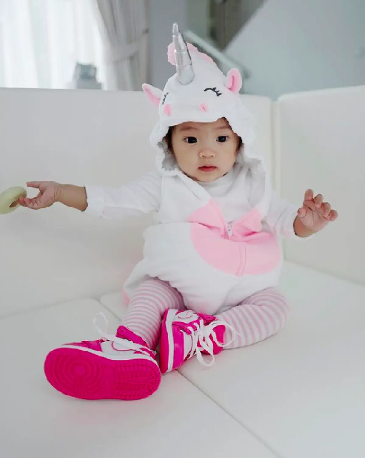 "น้องโนล่า" จูงมือคุณแม่ "เจนี่"  เดินรับอากาศดีๆ ยามเช้า