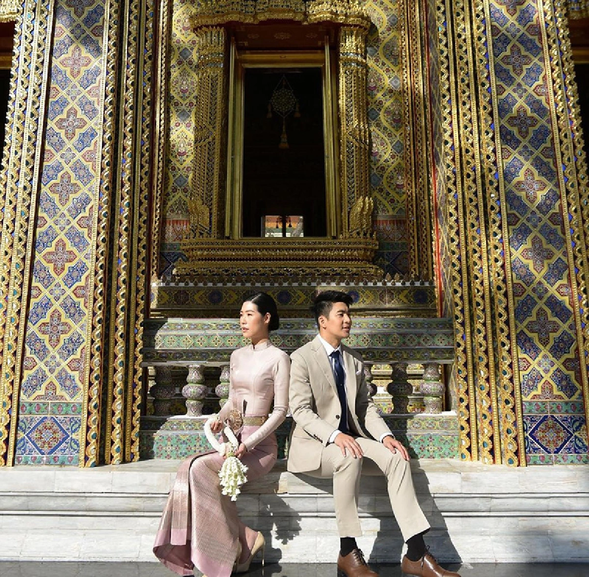 “น็อต ธีร์” ควงว่าที่เจ้าสาว “อีฟ อรัชพร” จูงมือเข้าเฝ้าถวายสักการะ "สมเด็จพระสังฆราชฯ”