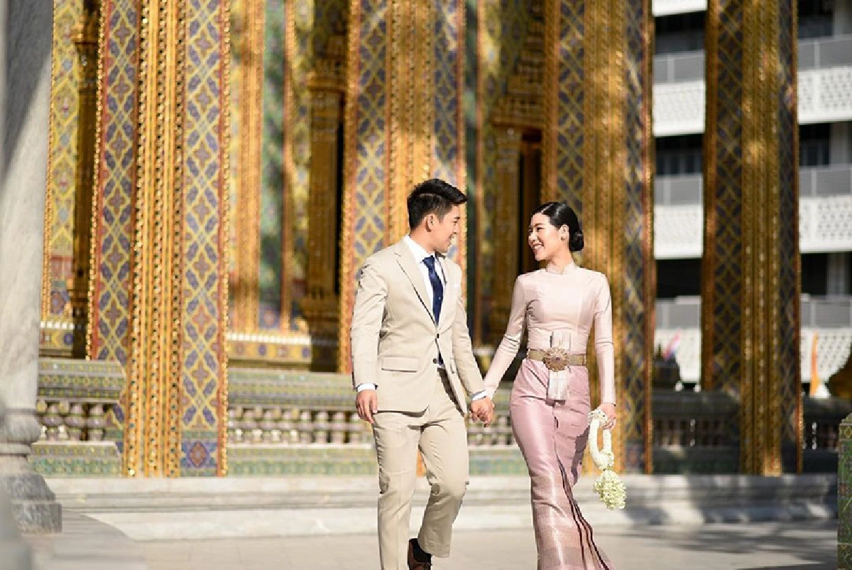 “น็อต ธีร์” ควงว่าที่เจ้าสาว “อีฟ อรัชพร” จูงมือเข้าเฝ้าถวายสักการะ "สมเด็จพระสังฆราชฯ”