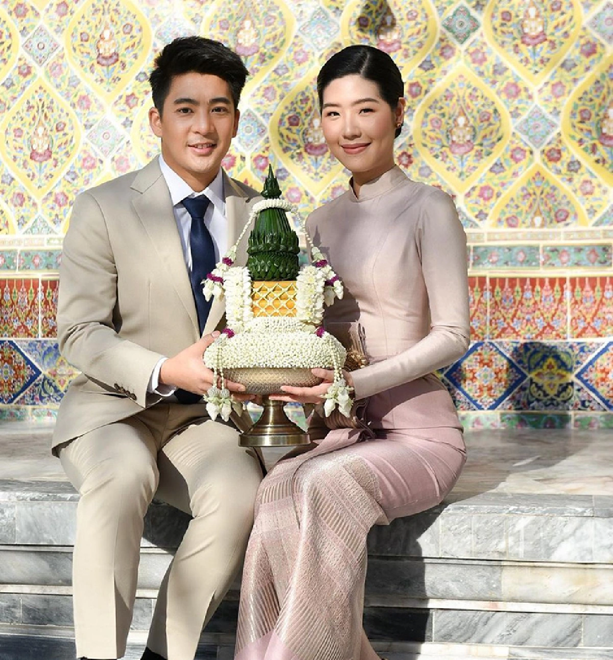 “น็อต ธีร์” ควงว่าที่เจ้าสาว “อีฟ อรัชพร” จูงมือเข้าเฝ้าถวายสักการะ "สมเด็จพระสังฆราชฯ”