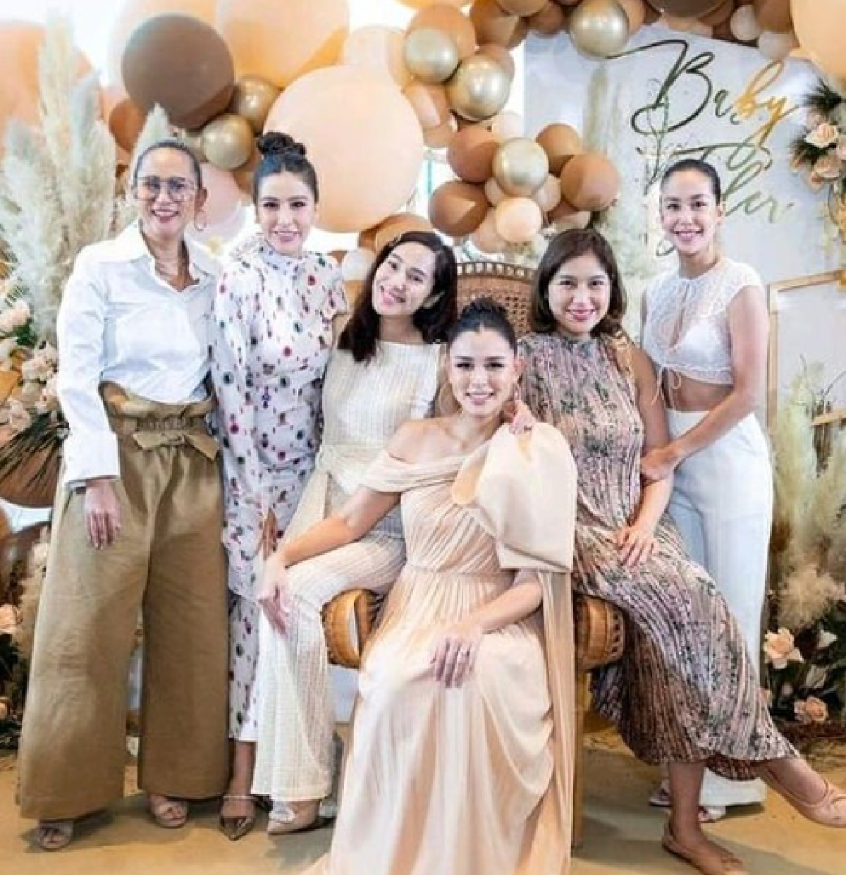 อบอุ่นน่ารัก! วิกกี้-ชาย จัดปาร์ตี้ Baby Shower ต้อนรับลูกชายคนที่ 2