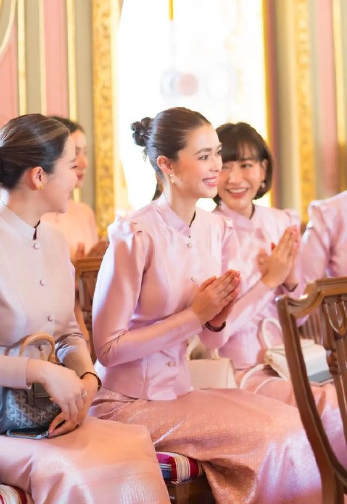 "แพทริเซีย กู๊ด” สวยสง่าดั่งต้องมนต์ ในชุดไทยอมรินทร์ 