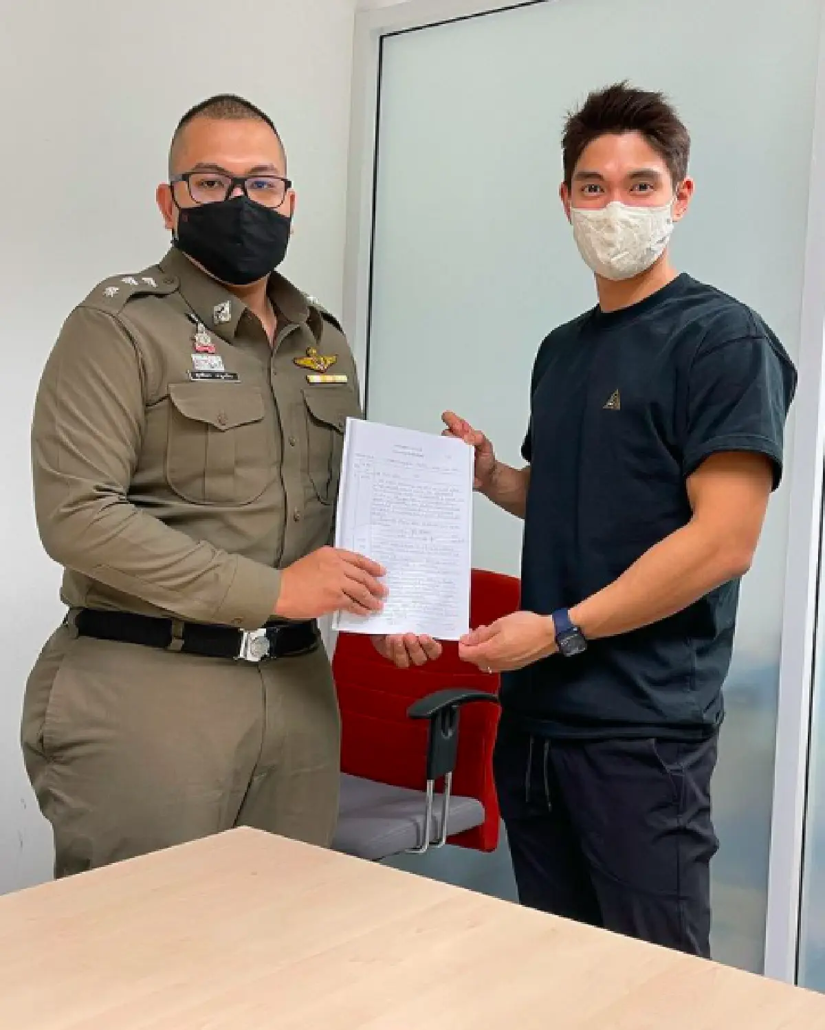 "เจนี่-มิกกี้" เข้าแจ้งความเอาผิดเกรียนคีย์บอร์ด ที่นำภาพลูกสาวไปทำให้เสียหาย