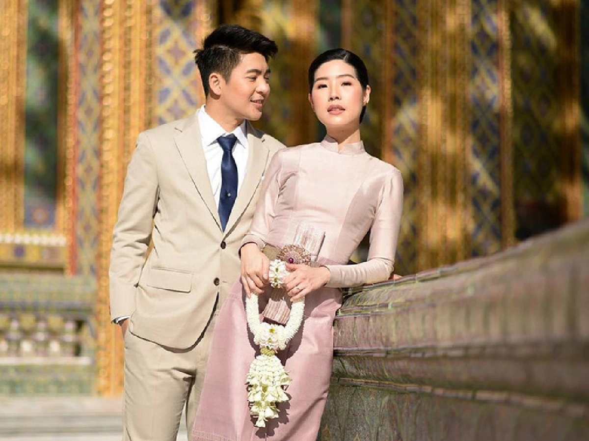 “น็อต ธีร์” ควงว่าที่เจ้าสาว “อีฟ อรัชพร” จูงมือเข้าเฝ้าถวายสักการะ "สมเด็จพระสังฆราชฯ”