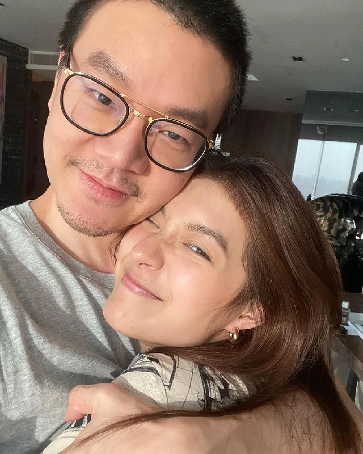 หวานฉ่ำ! มิว นิษฐา ลงภาพคู่บอกรัก ไฮโซเซนต์ ครบรอบแต่งงาน 1 ปี