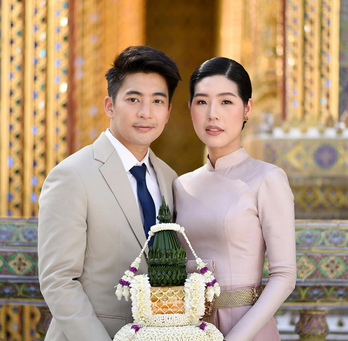 “น็อต ธีร์” ควงว่าที่เจ้าสาว “อีฟ อรัชพร” จูงมือเข้าเฝ้าถวายสักการะ "สมเด็จพระสังฆราชฯ”