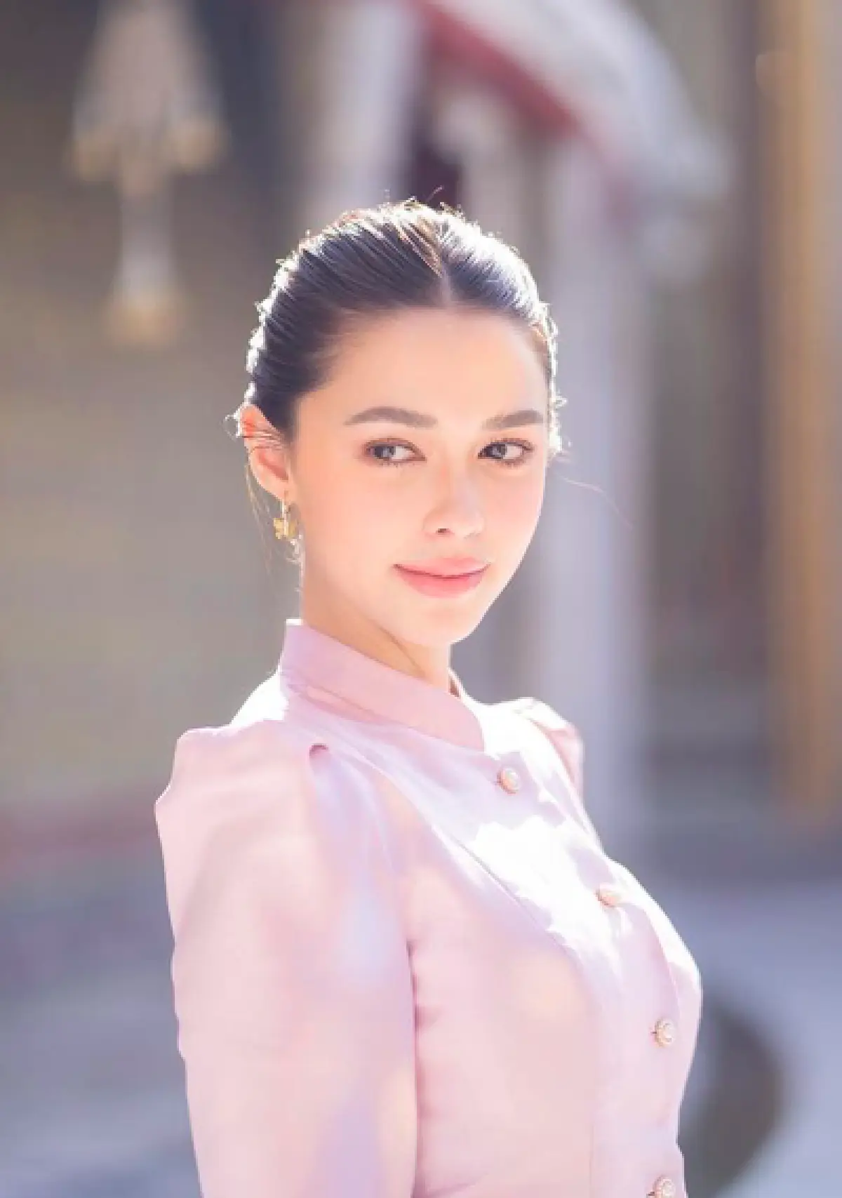 "แพทริเซีย กู๊ด” สวยสง่าดั่งต้องมนต์ ในชุดไทยอมรินทร์ 