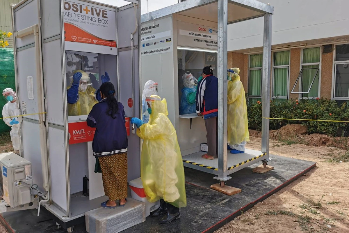 ผู้ค้าตลาดสดลำปลายมาศแห่คัดกรองตรวจโรคหลังพ่อค้าโคราชติดเชื้อ