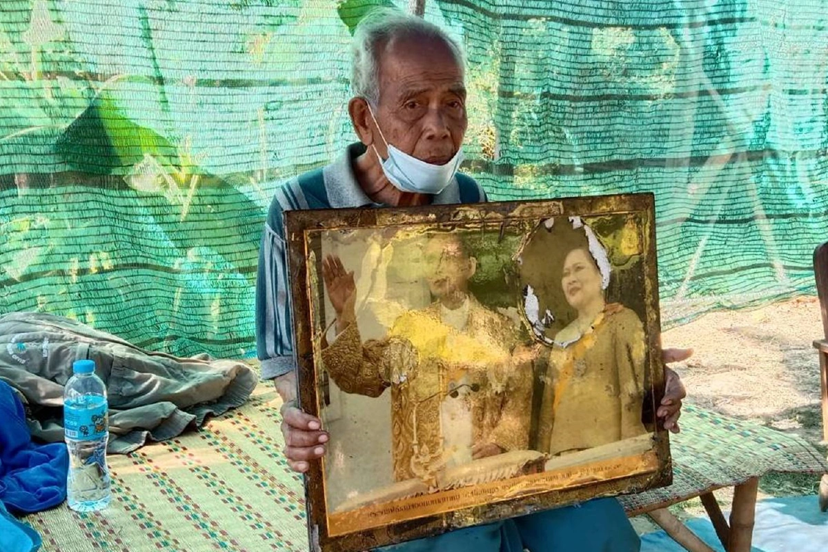 ไฟฟ้าลัดวงจรไหม้บ้านคุณตาทวดพระบรมฉายาลักษณ์ร.9ปลอดภัย