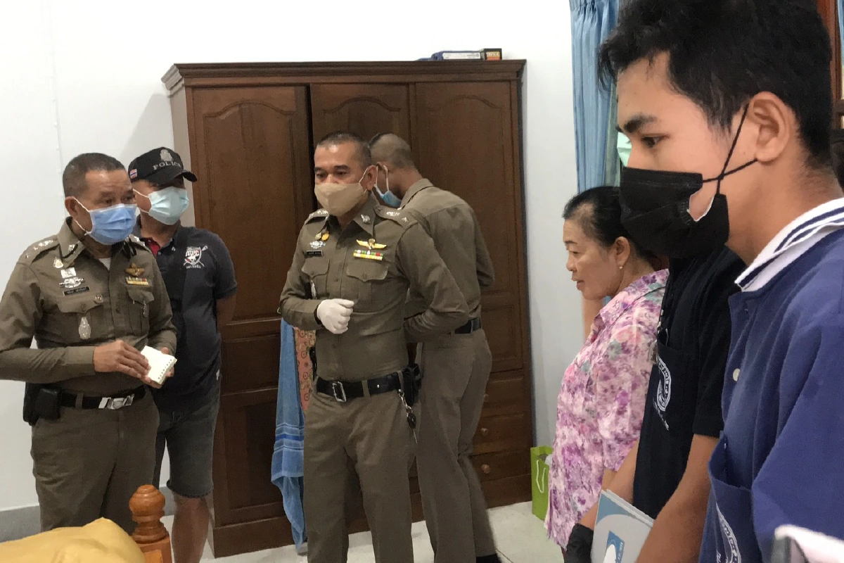 ภรรยาป่วยซึมเศร้าคว้าปืนสามีลืมในบ้านยิงตัวดับ