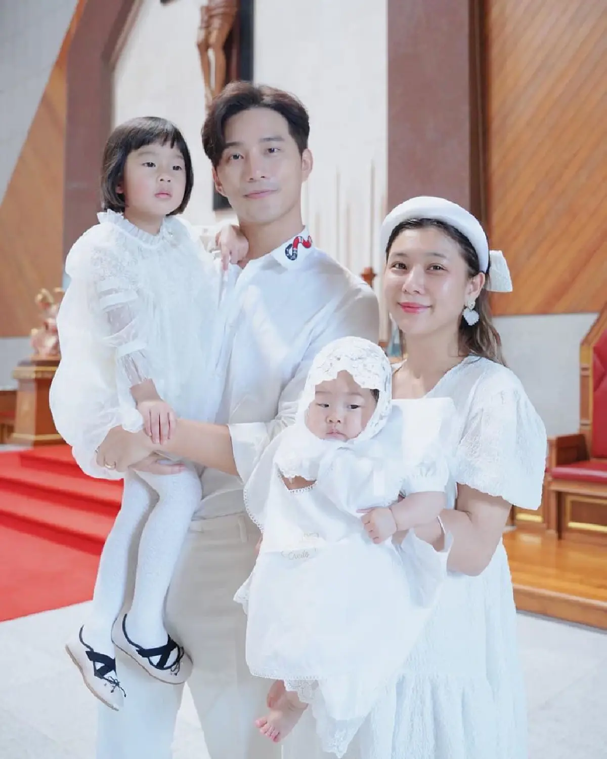 ไปต่อเพราะจองแล้ว! กุ๊บกิ๊บ สุมณทิพย์ จับลูกๆห่อมิดชิด พาขึ้นเครื่องไปเที่ยวทะเล