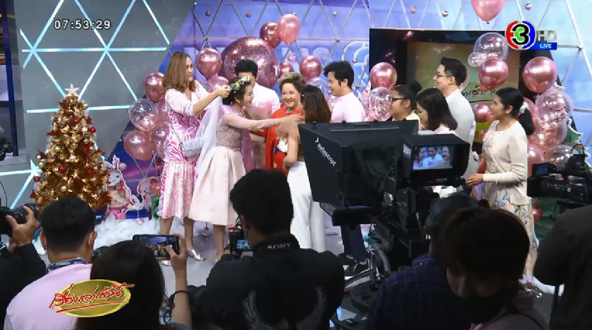 เซอร์ไพรส์ใหญ่! โต๋ คุกเข่าขอ ไบรท์ แต่งงานกลางรายการเรื่องเล่าเช้านี้