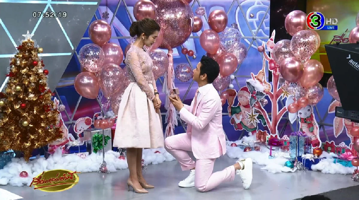 เซอร์ไพรส์ใหญ่! โต๋ คุกเข่าขอ ไบรท์ แต่งงานกลางรายการเรื่องเล่าเช้านี้