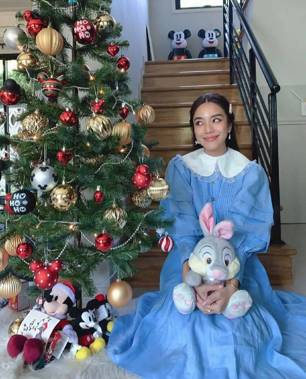 ส่องภาพสุดปังจากซุปตาร์สาว ประชันสวยในแคมเปญถ่ายรูปกับต้นคริสต์มาส