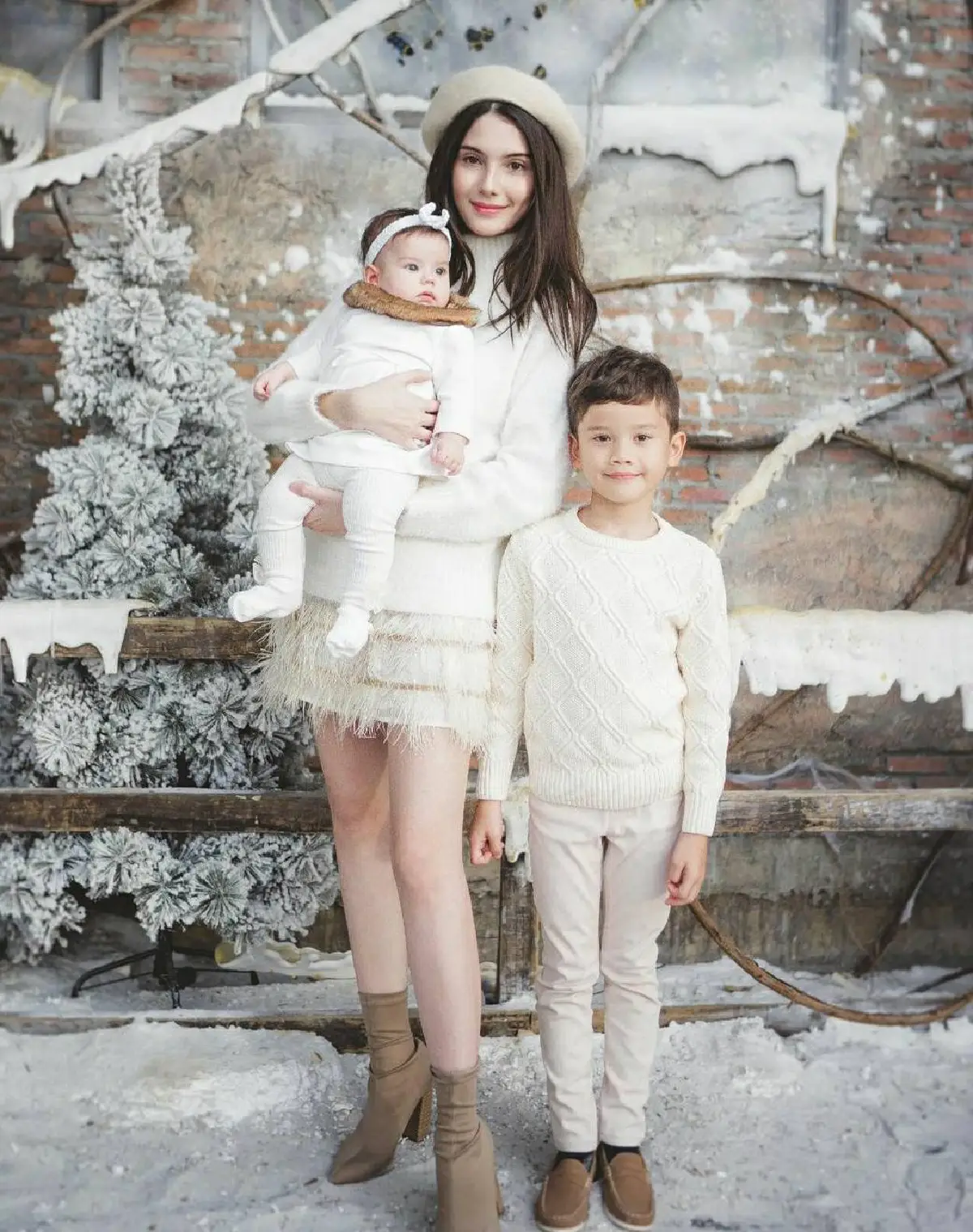 เปิดภาพครอบครัวคนบันเทิง กับโมเมนต์สุดแฮปปี้ในวันคริสต์มาส