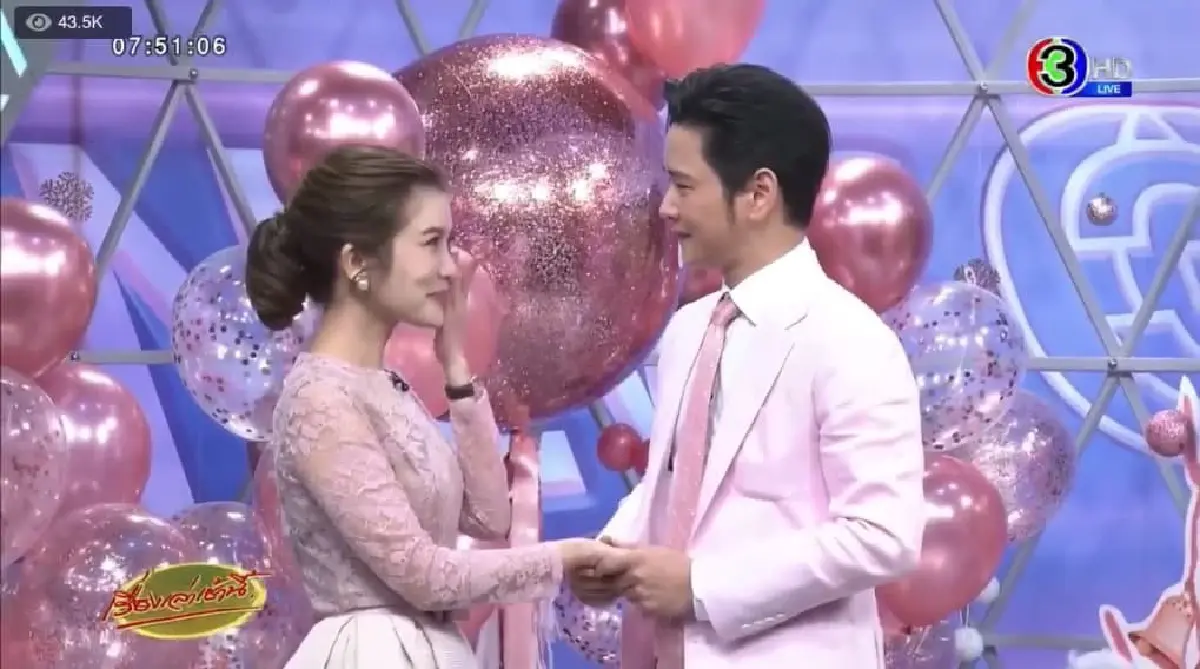 เซอร์ไพรส์ใหญ่! โต๋ คุกเข่าขอ ไบรท์ แต่งงานกลางรายการเรื่องเล่าเช้านี้