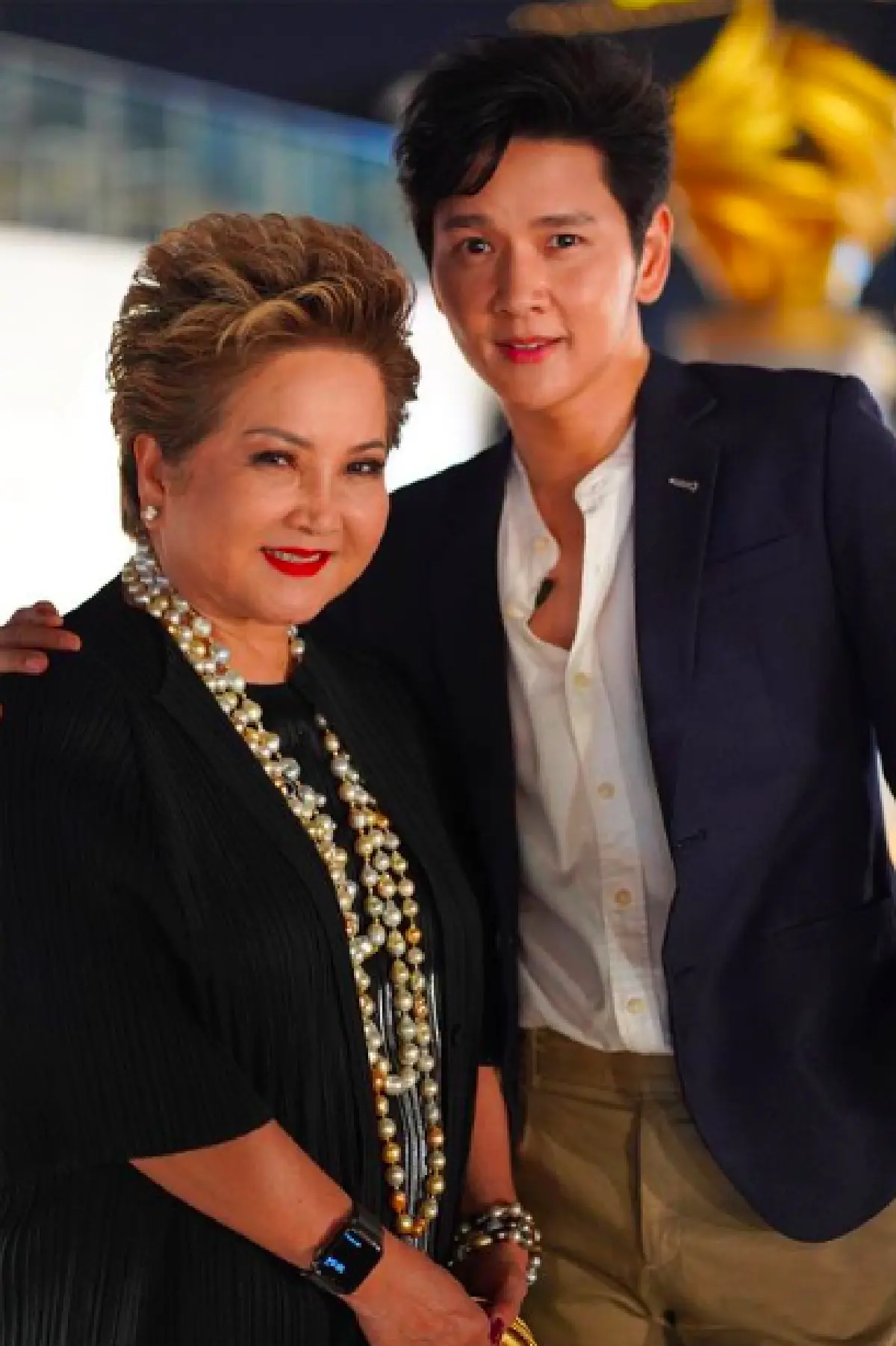 ได้ลูกสาวแล้ว! “แม่โอ๋” คุณแม่ของ “โต๋ ศักดิ์สิทธิ์” โผกอดต้อนรับว่าที่ลูกสะใภ้ “ไบรท์”