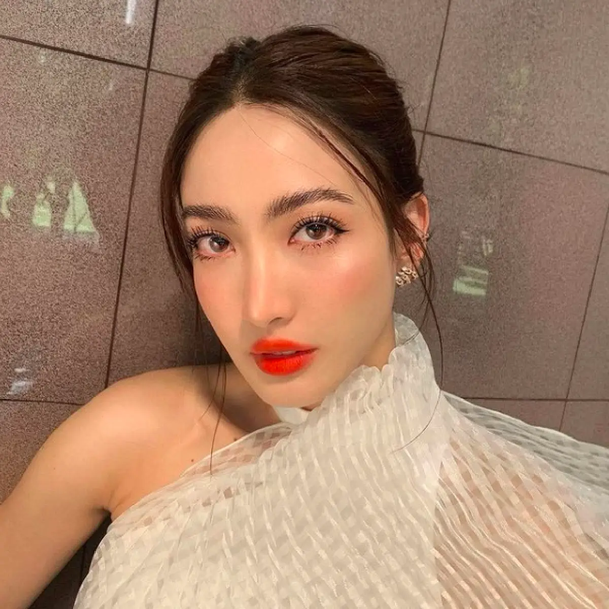 “แต้ว ณฐพร” โชว์สเต็ปแดนซ์สุดแซ่บ ในชุดเดรสสีแดงสุดเซ็กซี่