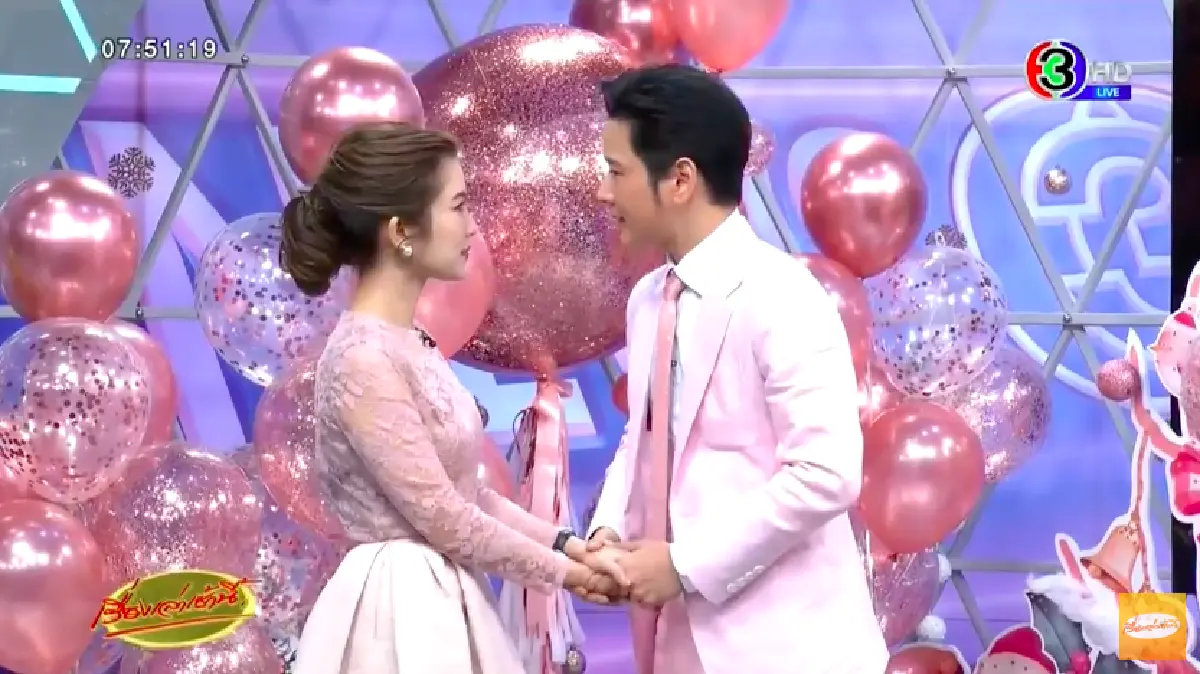 ได้ลูกสาวแล้ว! “แม่โอ๋” คุณแม่ของ “โต๋ ศักดิ์สิทธิ์” โผกอดต้อนรับว่าที่ลูกสะใภ้ “ไบรท์”