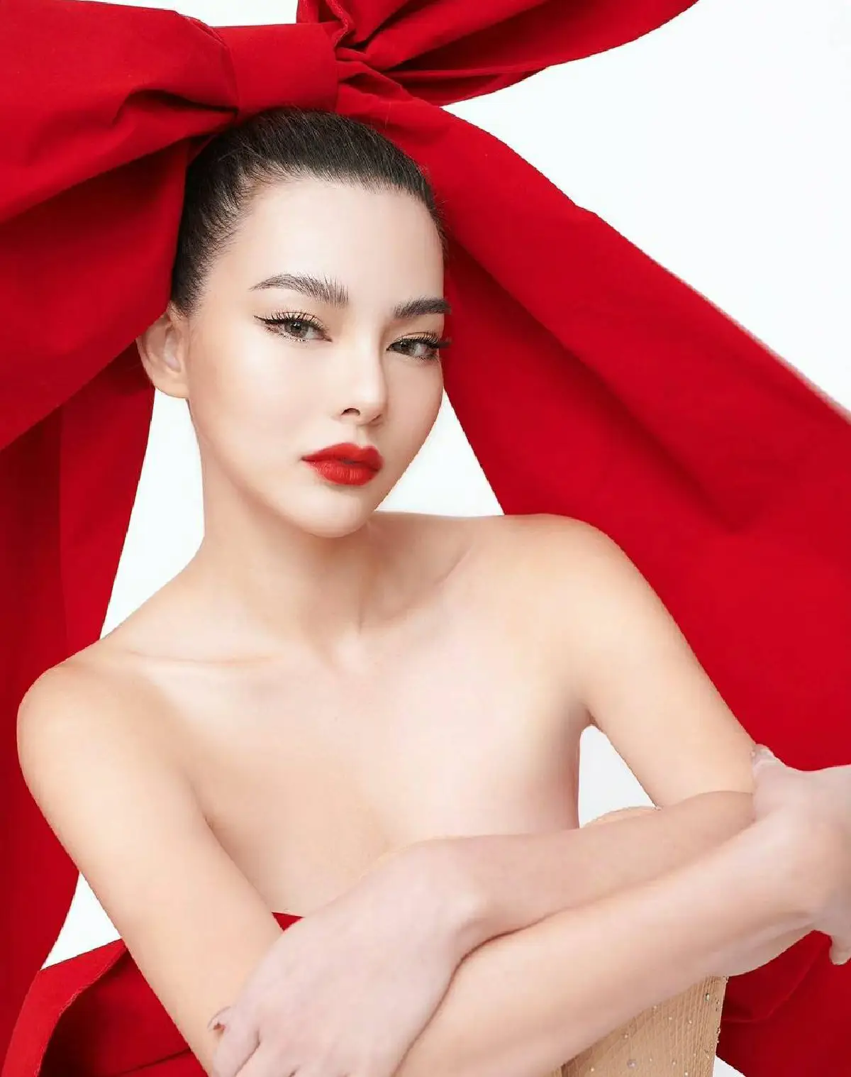 "ดิว อริสรา" อวดความแซ่บกับแฟชั่นเซ็ทวันคริสต์มาส เห็นแล้วไม่มองไม่ได้จริงๆ 