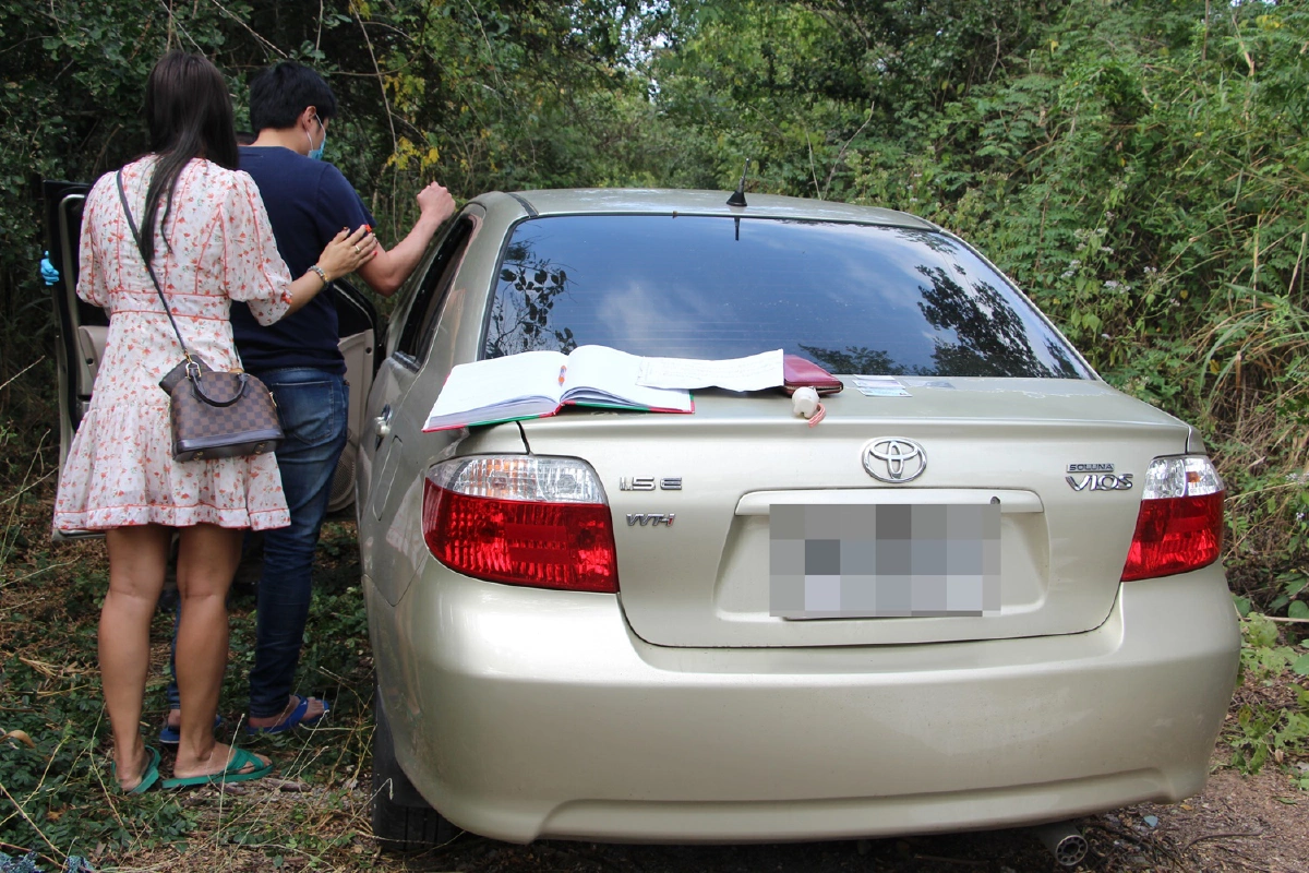 สาวกรุงเทพฯคิดสั้นรมควันตัวเองด้วยเตาถ่านดับคารถเก๋ง