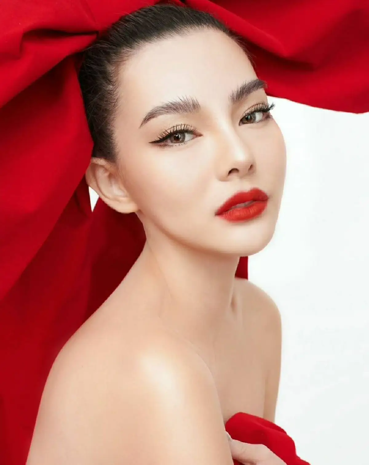 "ดิว อริสรา" อวดความแซ่บกับแฟชั่นเซ็ทวันคริสต์มาส เห็นแล้วไม่มองไม่ได้จริงๆ 