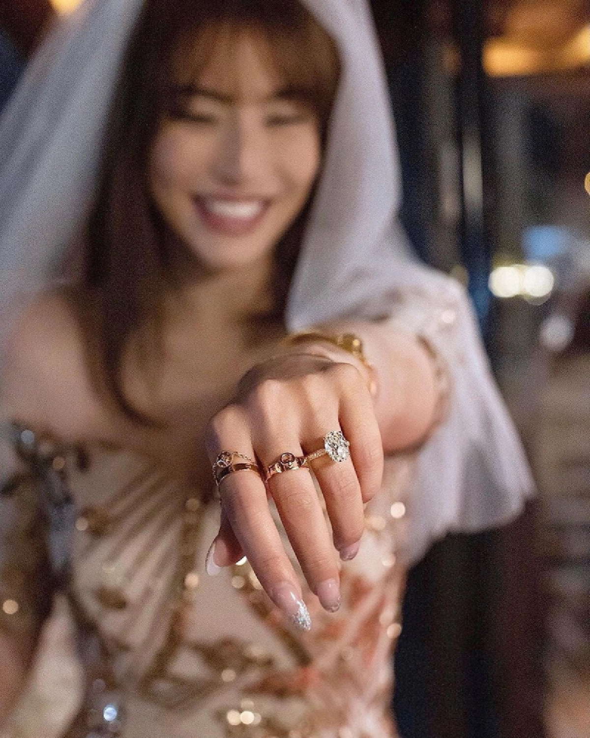 มิล่า กามิกาเซ่ น้ำตาแตก! แฟนหนุ่มคุกเข่าขอแต่งงานบนเรือหรู