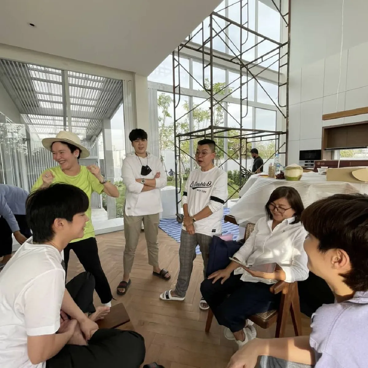 ส่องเรือนหอ หมอเจี๊ยบ สวยน่าอยู่ติดทะเลสาบไว้เล่นเซิร์ฟบอร์ดชิลๆ