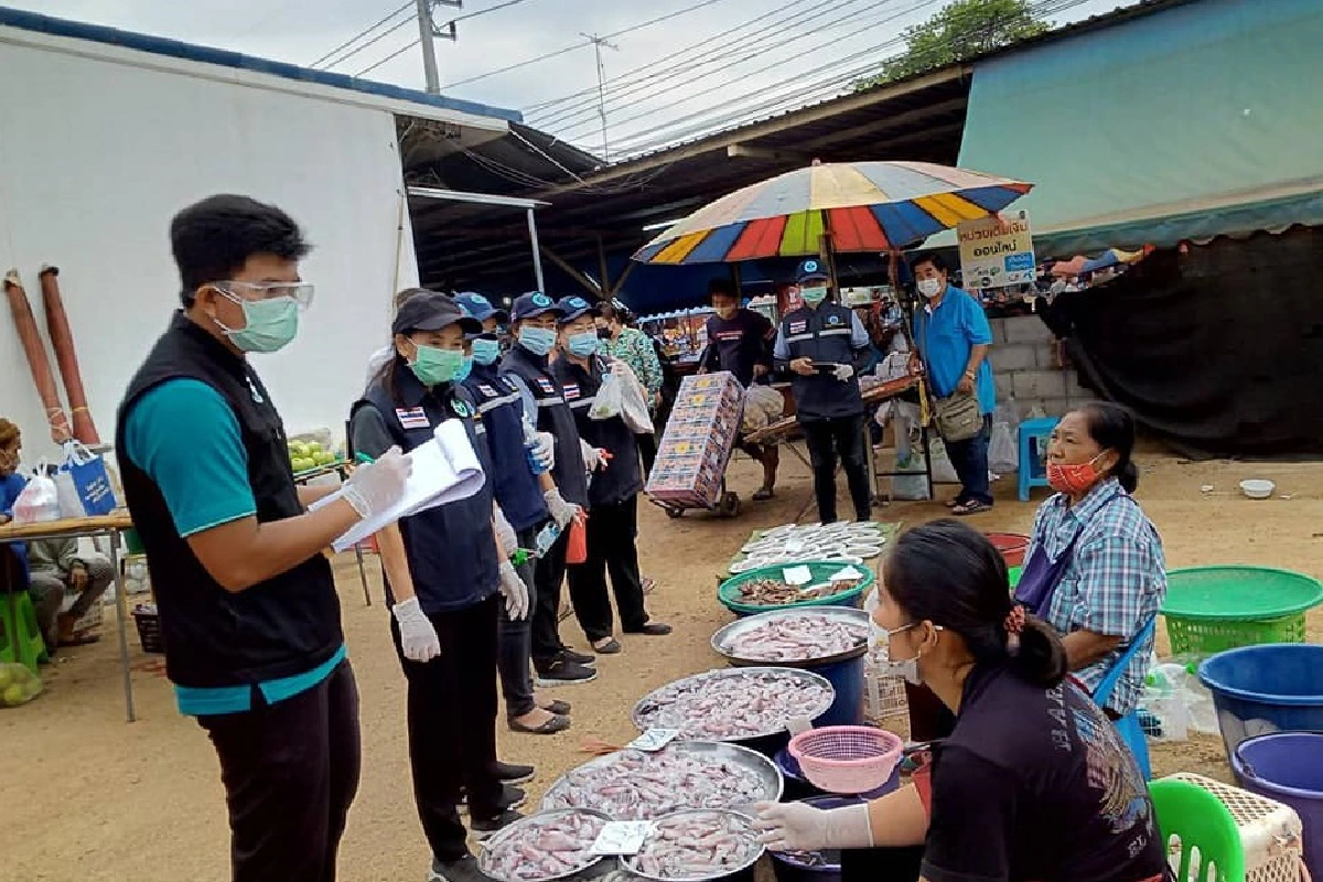 กาญจน์เข้มตลาดนัดหลังพบหญิงป่วยโควิดนอกพื้นที่เข้ามาขายของยังไม่พบเชื้อ