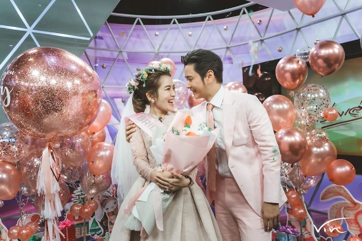 โต๋-ไบรท์ ควงกันไปเยี่ยมบอกข่าวดีกับ สรยุทธ หลังทำเซอร์ไพรส์ขอแต่งงาน 