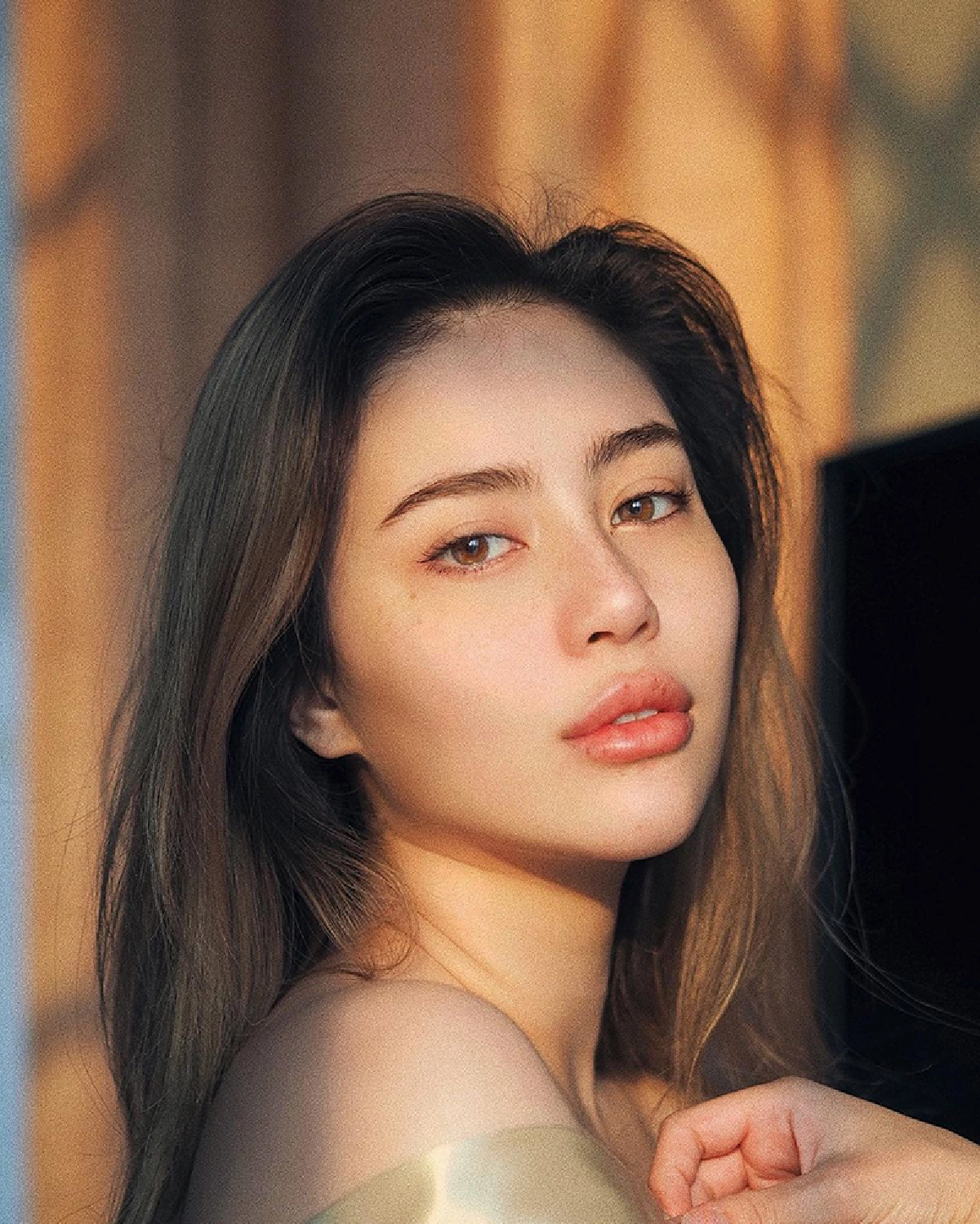 มิล่า กามิกาเซ่ น้ำตาแตก! แฟนหนุ่มคุกเข่าขอแต่งงานบนเรือหรู