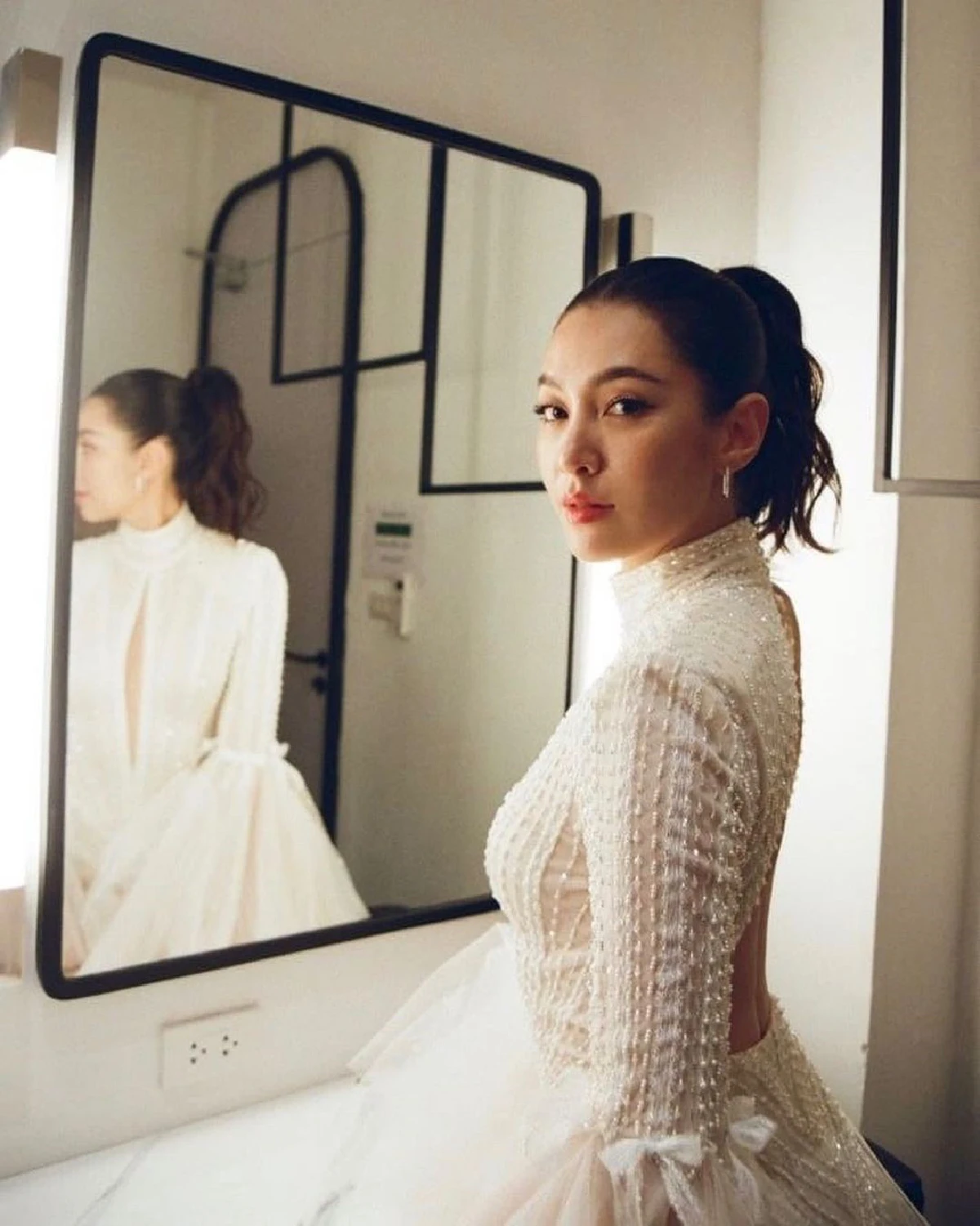 เวียร์ โพสต์หวานส่งท้ายปีถึง เบลล่า ขออยู่ใกล้ๆในทุกความรู้สึก